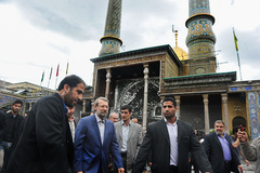 بازدید لاریجانی از حوزه انتخابی در حرم حضرت عبدالعظيم